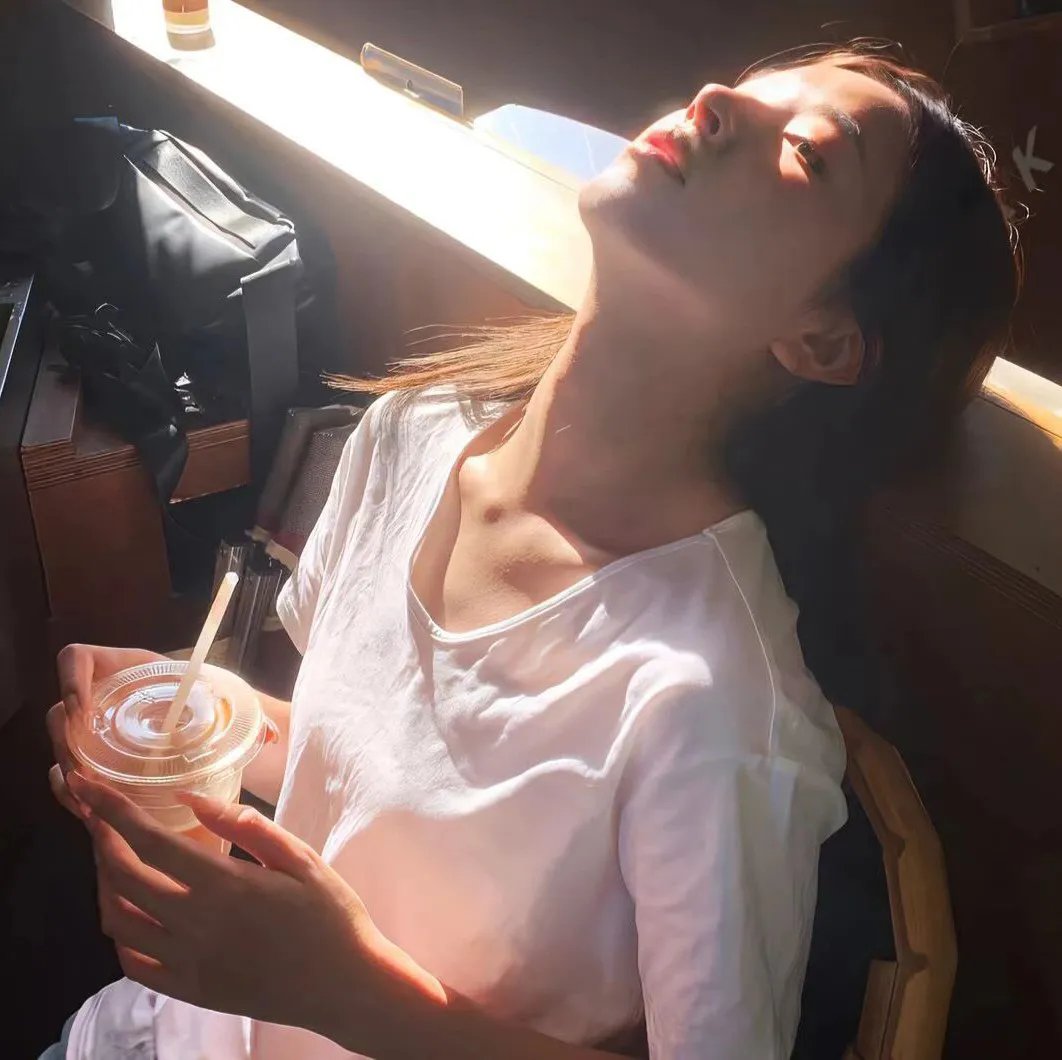 深居在内